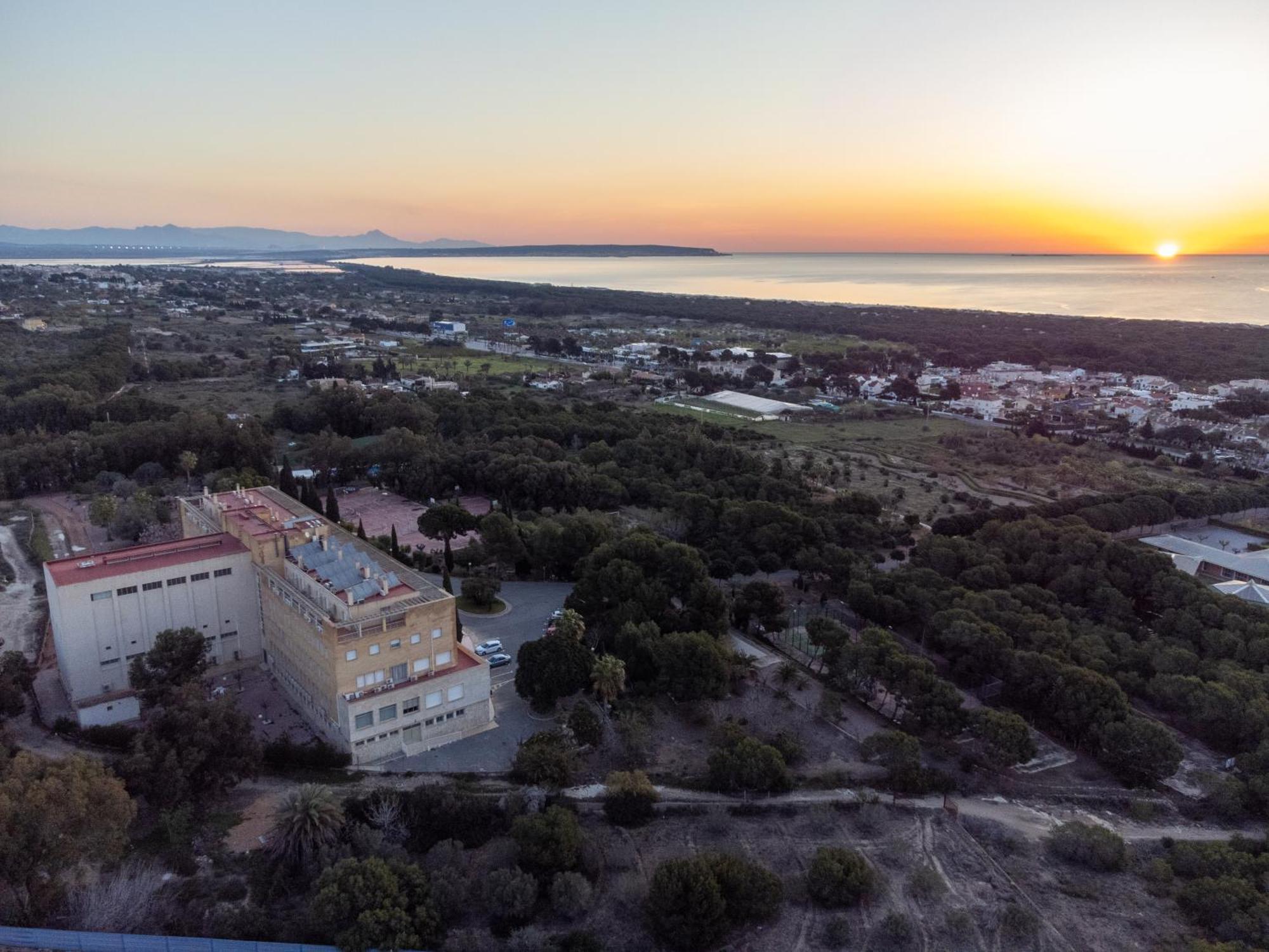 Costablanca Explore Hostel Sports & Events La Marina Exterior photo