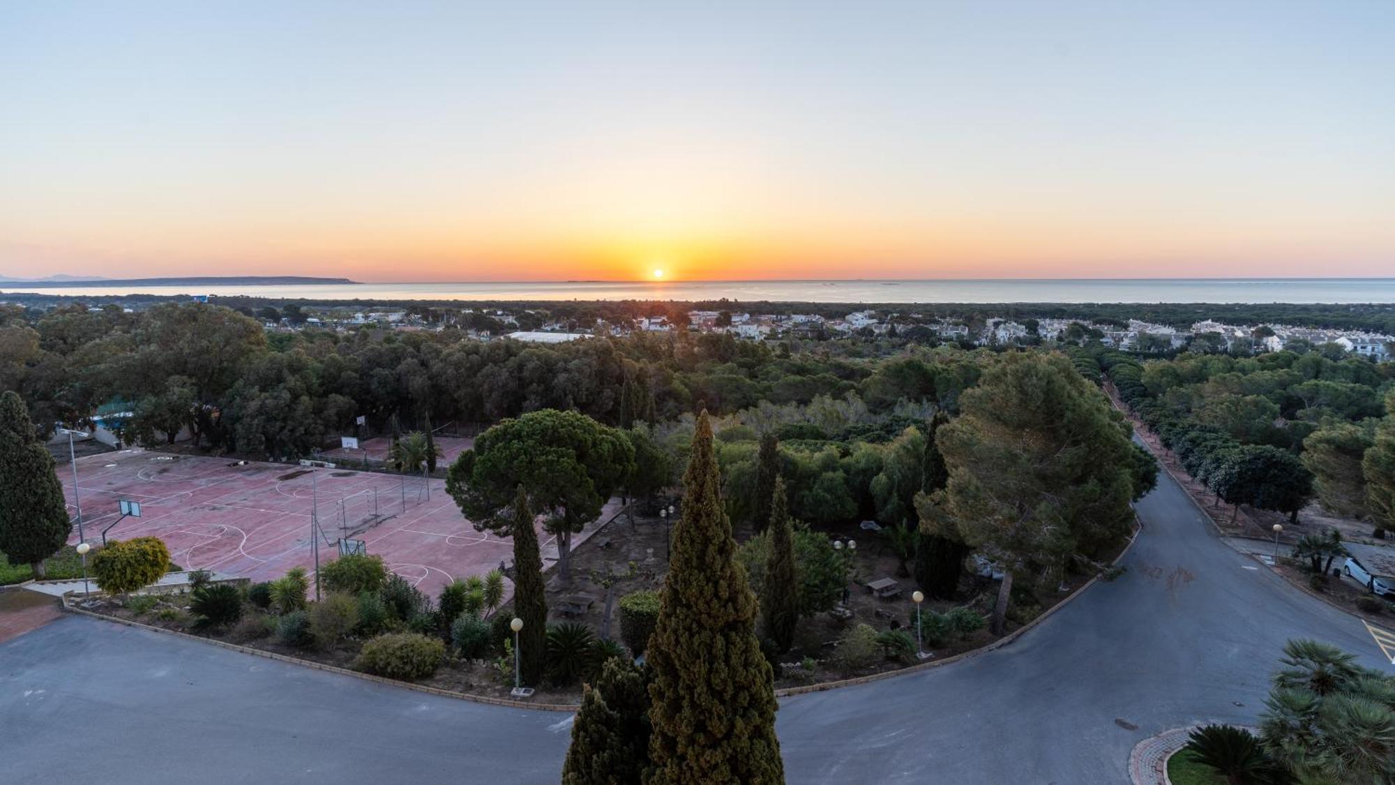 Costablanca Explore Hostel Sports & Events La Marina Exterior photo